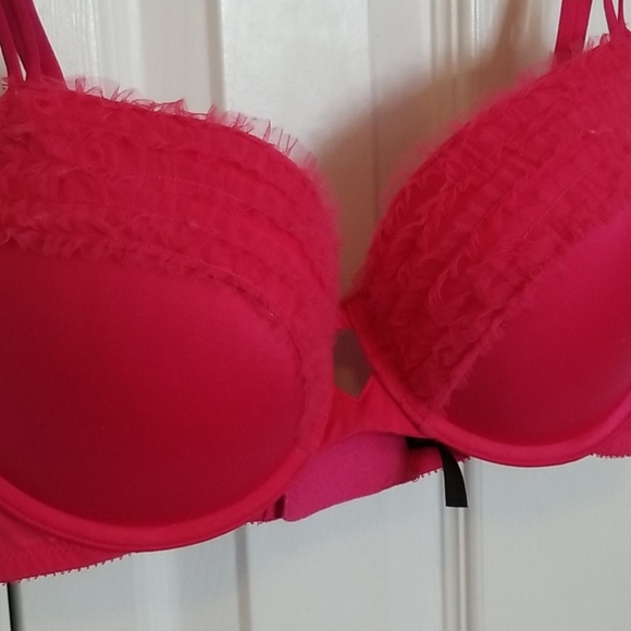 Victoria's Secret Fuschia Very Sexy Push Up Bra - Picture 4 of 7